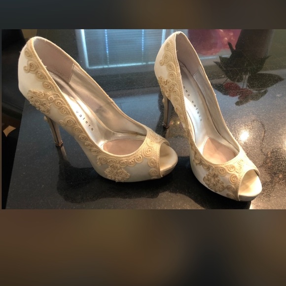 Martinez Valero Shoes - Martinez valero embroidered heels